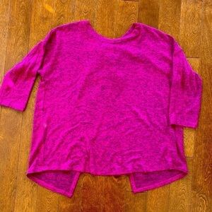 Bobeau dark pink/red heathered top with open back. Size small nwt